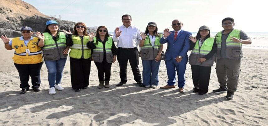 Ministro del Ambiente supervisa el estado ambiental de playa León Dormido de Cañete