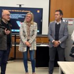 El alcalde de Alaquàs, Toni Saura, y la directora general de Igualdad y del Instituto de las Mujeres de la Generalitat, Davinia Bono, han visitado hoy el centro de la localidad donde se imparten estas formaciones - Fundación Orange