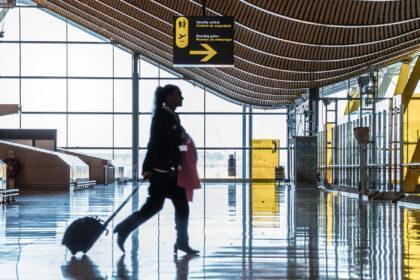 Terminal de aeropuerto operado por Aena - Imagen de - HelloDavidPradoPerucha en Freepik.es