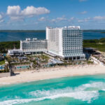 RIU Hotels & Resorts acaba de inaugurar un nuevo hotel en México: el Riu Ventura, situado justo al lado de la icónica Playa Delfines