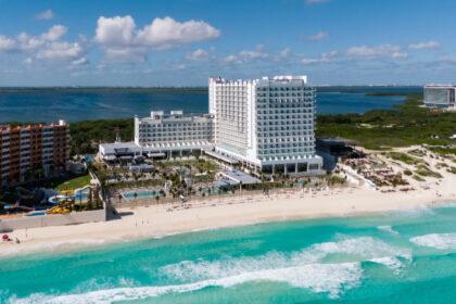 RIU Hotels & Resorts acaba de inaugurar un nuevo hotel en México: el Riu Ventura, situado justo al lado de la icónica Playa Delfines