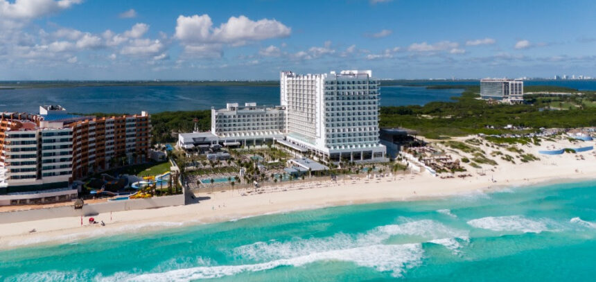 RIU Hotels & Resorts acaba de inaugurar un nuevo hotel en México: el Riu Ventura, situado justo al lado de la icónica Playa Delfines