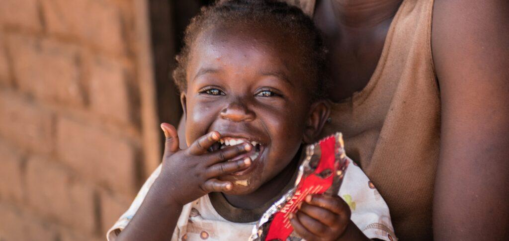 Gadis apoya a la infancia vulnerable con el Regalo Azul / Imagen de © UNICEF - Thoko Chikondi