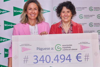 El Corte Inglés ha entregado a la Asociación Española Contra el Cáncer un cheque por valor de 340.494 euros
