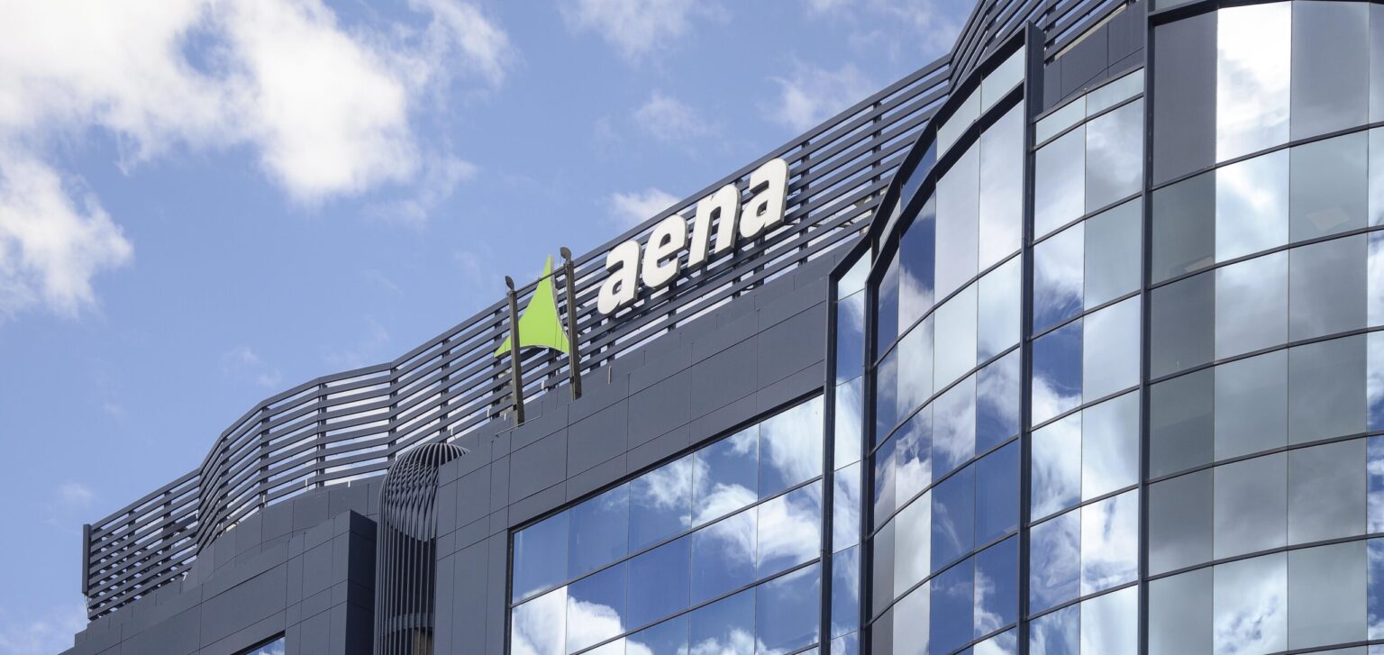 Aena se encuentra entre las únicas 27 empresas españolas que han conseguido este reconocimiento - Sede corporativa de Aena