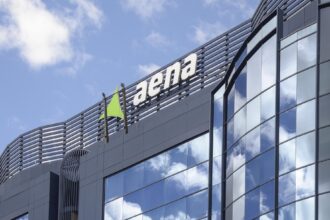 Aena se encuentra entre las únicas 27 empresas españolas que han conseguido este reconocimiento - Sede corporativa de Aena
