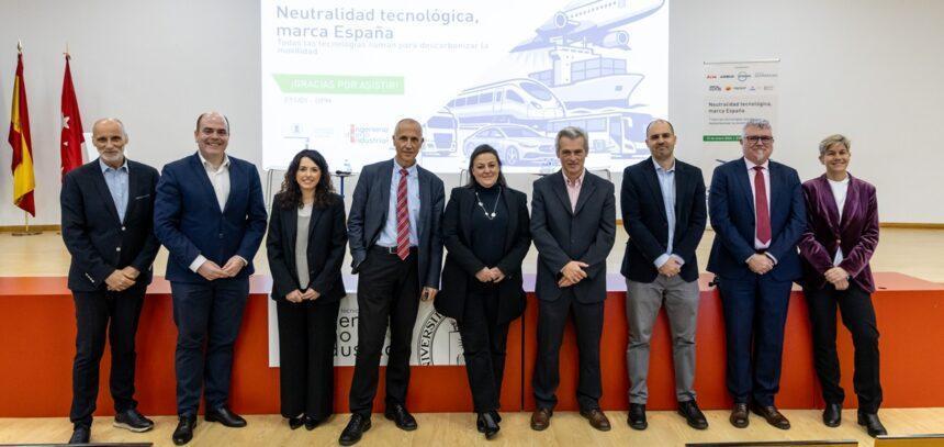 Foto de familia de la jornada “Neutralidad tecnológica, marca España” - Imagen cedida por CRECEMOS