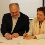 Firma del acuerdo de colaboración entre DomusVi y Bizontop para la creación de QIDAR