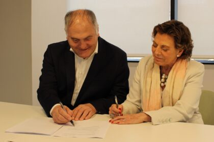 Firma del acuerdo de colaboración entre DomusVi y Bizontop para la creación de QIDAR