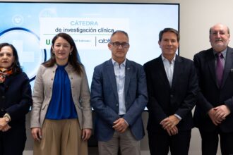 Firma de la renovación del acuerdo marco de AbbVie España y la Universidad Autónoma de Madrid