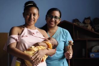 Huggies y UNICEF renuevan su alianza para fortalecer la salud materna e infantil en el Perú hasta 2028