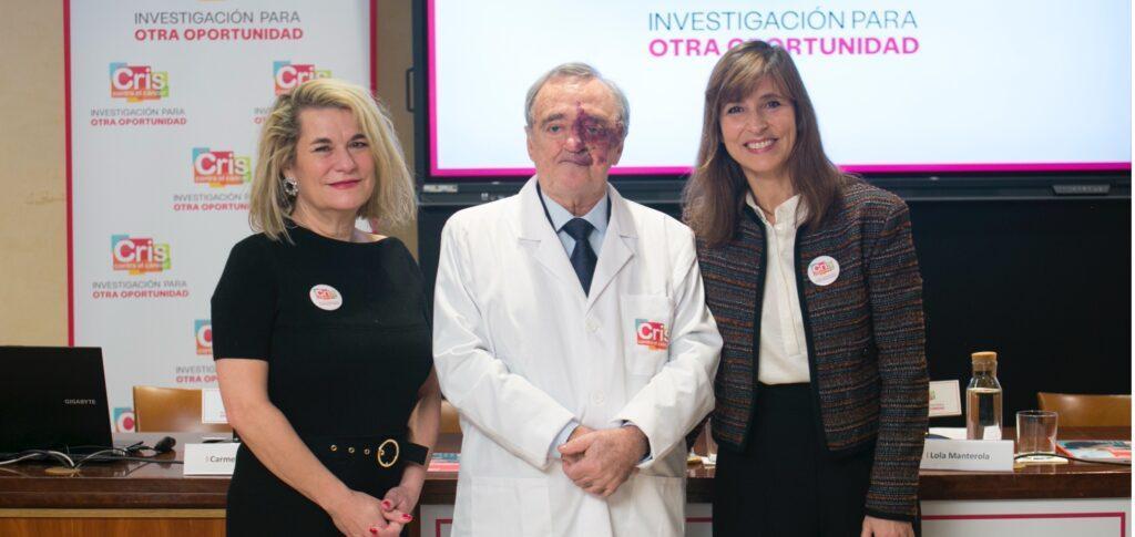 De izquierda a derecha: Cristina Domínguez, paciente; Doctor Mariano Barbacid y Lola Manterola, Presidenta de CRIS Contra el Cáncer - Imagen cedida por Fundación CRIS Contra el Cáncer