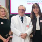 De izquierda a derecha: Cristina Domínguez, paciente; Doctor Mariano Barbacid y Lola Manterola, Presidenta de CRIS Contra el Cáncer - Imagen cedida por Fundación CRIS Contra el Cáncer