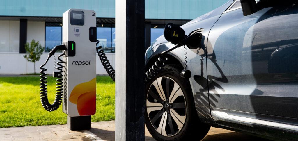 El Real Betis Balompié avanza en su compromiso por la transición energética de la mano de Repsol