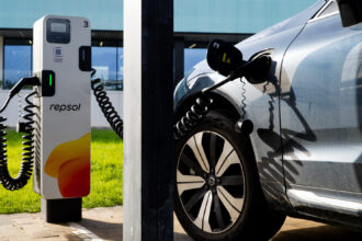 El Real Betis Balompié avanza en su compromiso por la transición energética de la mano de Repsol