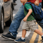 7 malos hábitos que ponen en riesgo a los niños en la vía pública