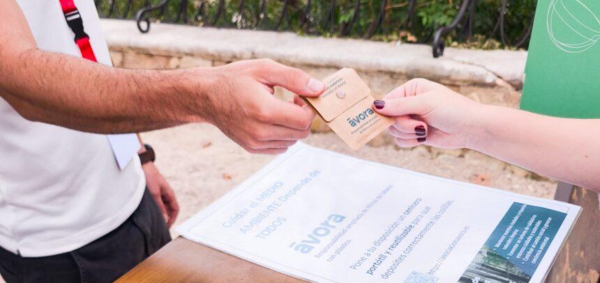 Los ceniceros se distribuirán del 13 al 15 de febrero en las zonas con mayor afluencia de la ciudad - Una colaboración de Ávora y el Ayuntamiento de Cádiz