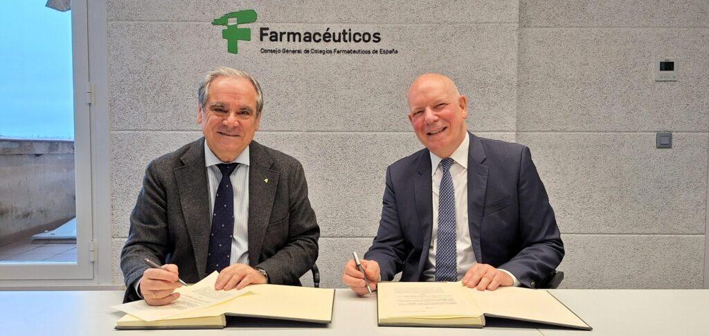 Jesús Aguilar, Presidente del Consejo General, y Olivier Ricq, Director General de Arkopharma, renuevan el convenio de colaboración entre ambas entidades