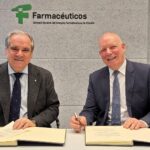 Jesús Aguilar, Presidente del Consejo General, y Olivier Ricq, Director General de Arkopharma, renuevan el convenio de colaboración entre ambas entidades