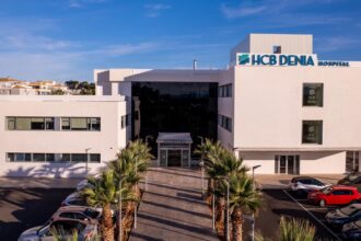 El Grupo sanitario Ribera adquiere el Grupo HCB Hospitales - Imagen de su hospital en Denia
