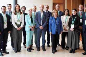 Ponentes del encuentro encuentro "Green Gateway – Climate Finance in Action" en Luxemburgo, junto a la vicepresidenta del BEI, Gelsomina Vigliotti - Imagen cedida por Grupo Cajamar