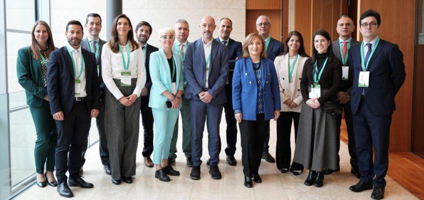 Ponentes del encuentro encuentro "Green Gateway – Climate Finance in Action" en Luxemburgo, junto a la vicepresidenta del BEI, Gelsomina Vigliotti - Imagen cedida por Grupo Cajamar