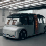 El nuevo SUE People Mover, un minibús eléctrico totalmente autónomo presentado oficialmente por UE | STUDIOS como propuesta para redefinir la movilidad urbana del futuro - Imagen cedida por Covestro