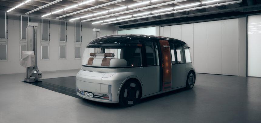 El nuevo SUE People Mover, un minibús eléctrico totalmente autónomo presentado oficialmente por UE | STUDIOS como propuesta para redefinir la movilidad urbana del futuro - Imagen cedida por Covestro