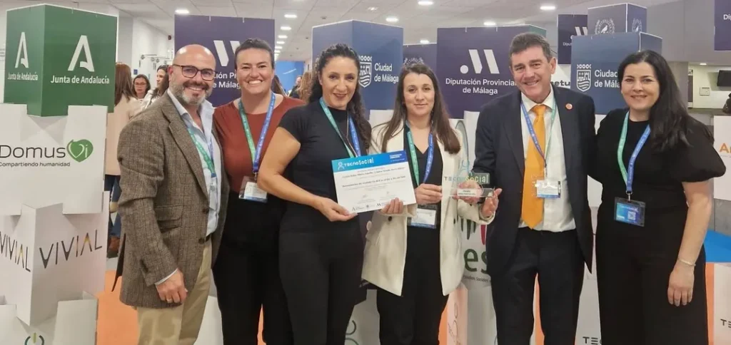 El equipo de DomusVi recibe el reconocimiento en el Congreso TecnoSocial de Andalucía