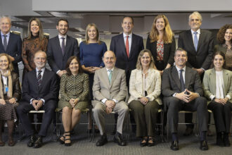 Gonzalo Gortázar, Consejero Delegado de CaixaBank, con el Comité Consultivo de accionistas en Barcelona / Imagen de Jordi Play
