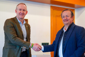 Ángel Arenal de SEUR y César Anievas de Fundación Real Racing