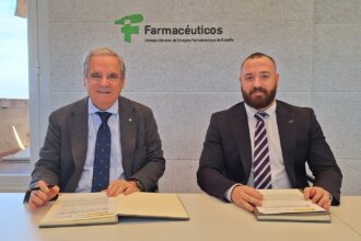 Firma del convenio de colaboración entre el Consejo General de Colegios Farmacéuticos y la CELAD