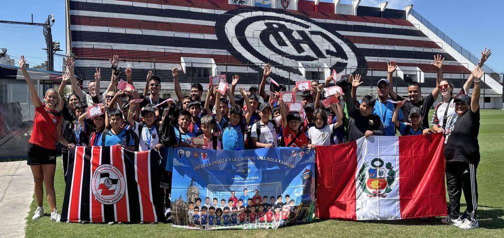 Impactando Vidas culmina gira en Argentina con 34 niños peruanos de tenis de mesa y fútbol