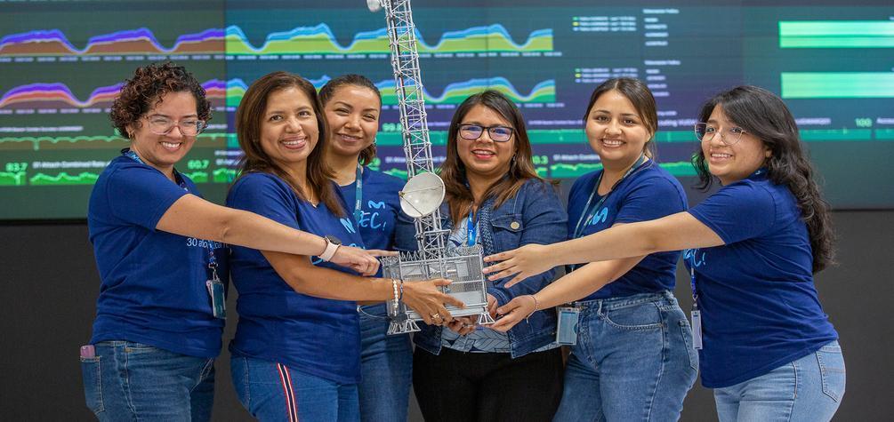 Ingenieras de Movistar inspiran a adolescentes a elegir carreras tecnológicas en Perú