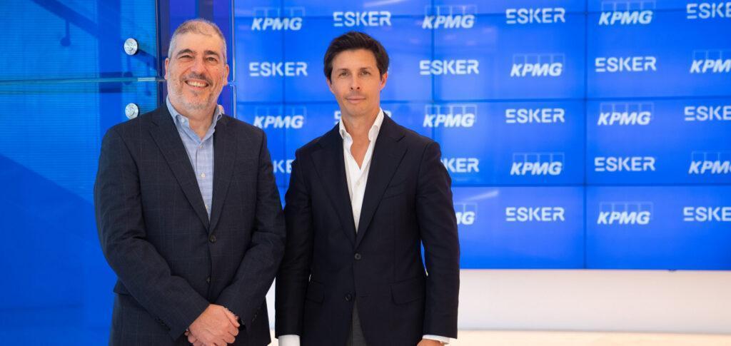 Emilio Alonso, Director de Alianzas de Esker Ibérica, junto a Alejandro Zafra, socio responsable de Finance Transformation de KPMG en España
