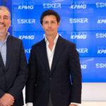 Emilio Alonso, Director de Alianzas de Esker Ibérica, junto a Alejandro Zafra, socio responsable de Finance Transformation de KPMG en España