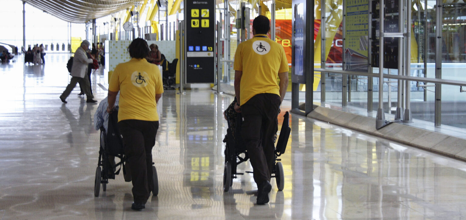 Servicio de Asistencia a Personas con Movilidad Reducida (PMR) en los aeropuertos de Aena
