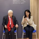De izquierda a derecha en la presentación de "We Care": Beatriz Cañizares Romero, Directora de Sostenibilidad y Excelencia de ILUNION TextilCare; Padre Ángel, presidente de Mensajeros de la Paz; Ana López de San Román, Directora de Ética, Sostenibilidad y Alianzas de ILUNION; y David López Pachón, director General de ILUNION TextilCare