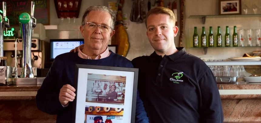 Paco Bachiller dueño de Bar Paco en Fuenlabrada y su hijo Paco