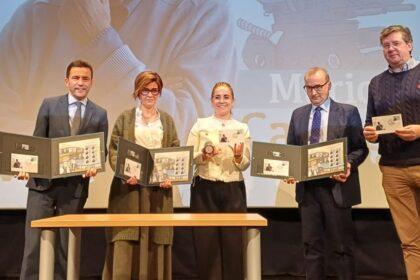 Presentación del sello de Correos a Mario Camus en Cantabria