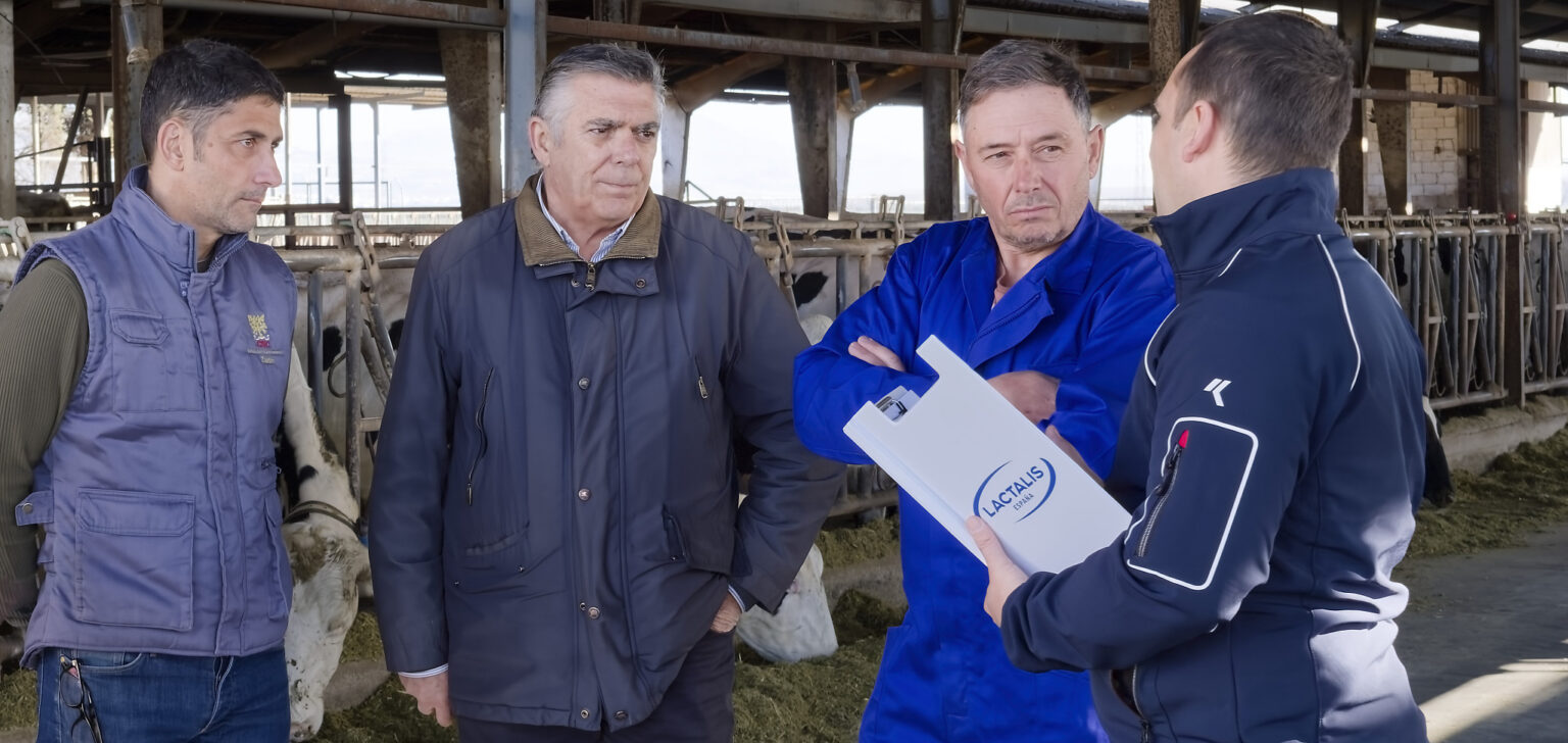 Colaboración de Lactalis España y el CSIC para avanzar en la descarbonización de las granjas productoras de leche