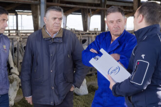 Colaboración de Lactalis España y el CSIC para avanzar en la descarbonización de las granjas productoras de leche