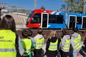 Visitas guiadas a estudiantes por las instalaciones de Metro Ligero Oeste