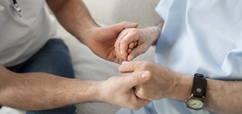 Chronos-PD demuestra que los cambios biológicos asociados a la enfermedad de Parkinson (EP) pueden aparecer hasta 12 años antes del diagnóstico clínico - Imagen de Stock (Freepik.es)