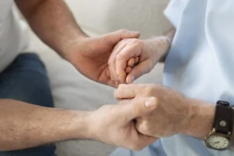 Chronos-PD demuestra que los cambios biológicos asociados a la enfermedad de Parkinson (EP) pueden aparecer hasta 12 años antes del diagnóstico clínico - Imagen de Stock (Freepik.es)