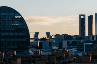 La sede de BBVA en la Comunidad de Madrid se sumará, junto al resto de sedes del banco, a La Hora del Planeta