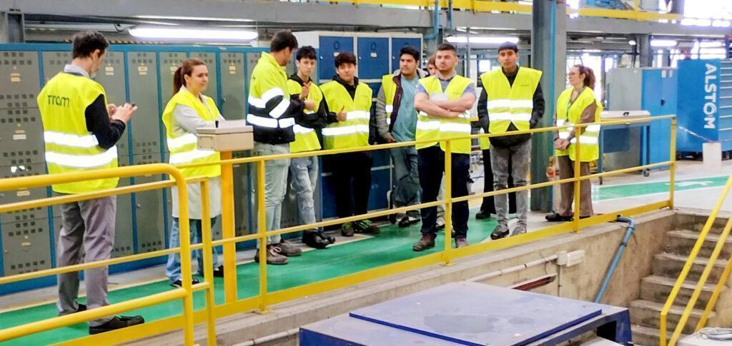 Los jóvenes han podido conocer de primera mano el día a día del tranvía mediante visitas guiadas a diferentes departamentos (Copyright Fundación Exit)