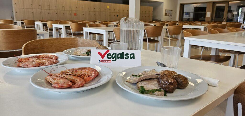 Donación de alimentos de Vegalsa-Eroski por el Día del Padre