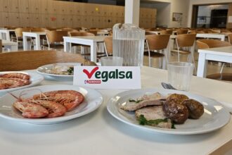 Donación de alimentos de Vegalsa-Eroski por el Día del Padre