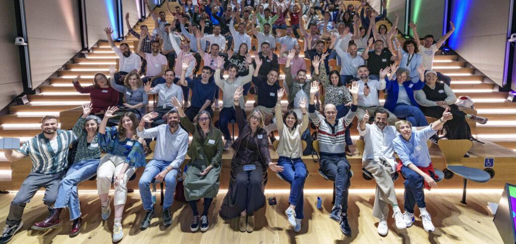 Foto de familia en la nueva edición de ‘REDI to Connect Employees’, impulsada por la Red Empresarial por la Diversidad e Inclusión LGBTI (REDI)